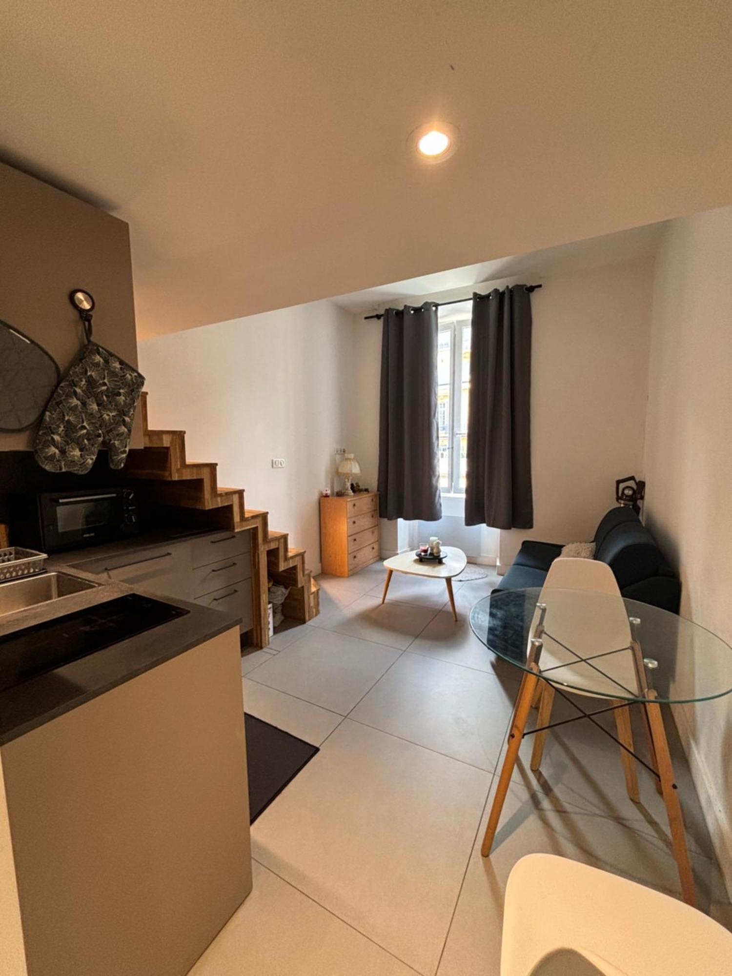 1 Bedroom Flat In Heart Of